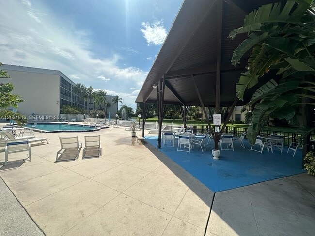 Building Photo - 200 Waterway Dr S