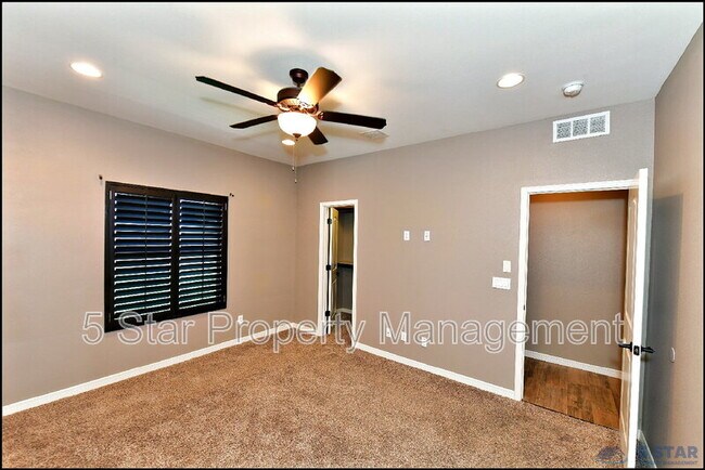 Building Photo - 3741 Loma Adriana