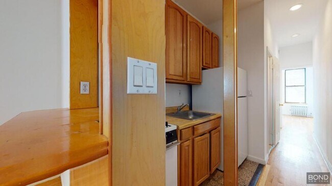 Building Photo - 2 bedroom in Manhattan NY 10003