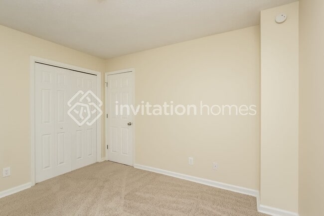 Building Photo - 260 Lantern Ridge Ct