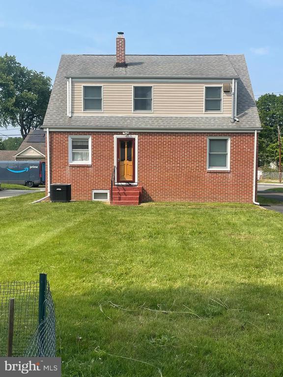 Building Photo - 1747 W McGalliard Ave