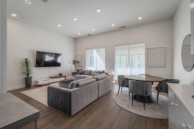 Building Photo - Modern Townhome with Dual Primary Suites & 2-Car Garage | Knox-Henderson / Lower Greenville