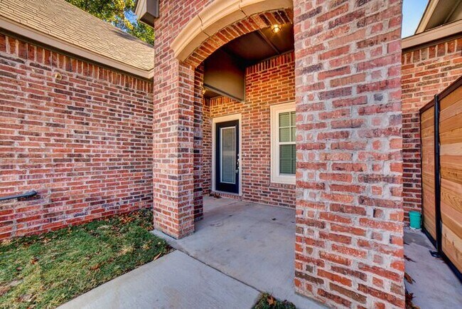 Building Photo - 3/2/2 Brand New Luxury Patio Home