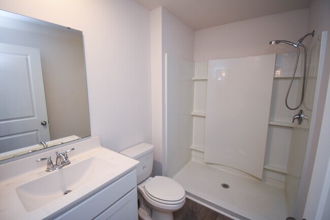 Building Photo - 6619 Colonial Dr