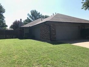 Building Photo - 2701 Belknap Ave