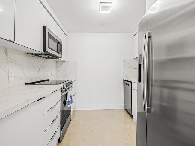 Building Photo - 6365 Collins Ave