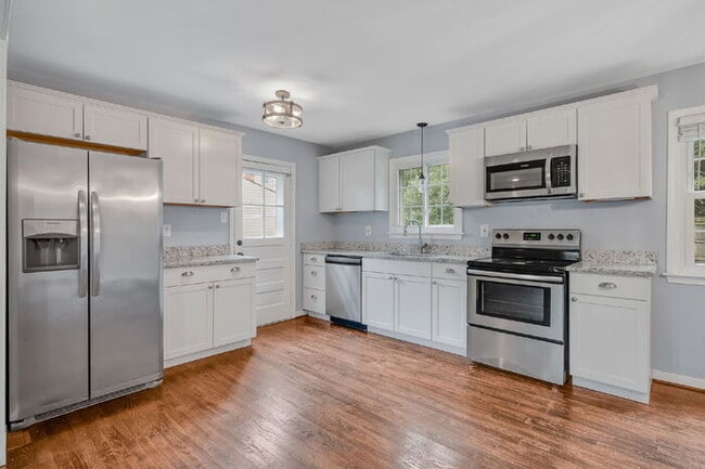 Building Photo - Charming Glen Allen Gem: 3-Bedroom Retreat...