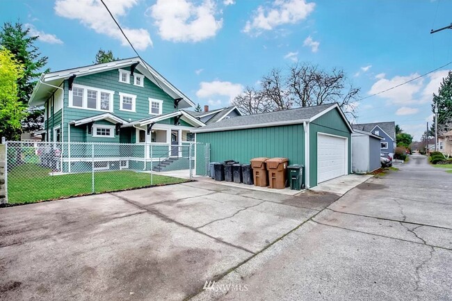 Building Photo - 14739LTa