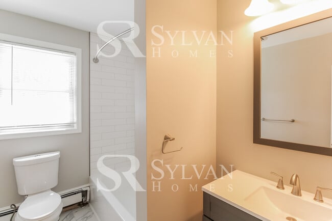 Building Photo - Remarkable Value. Unbeatable Location!