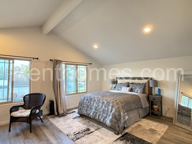 Building Photo - 10990 Red Rock Dr