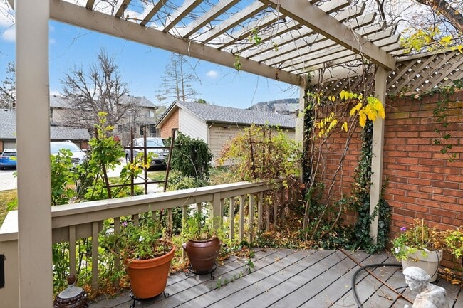 Building Photo - 770 Quince Cir