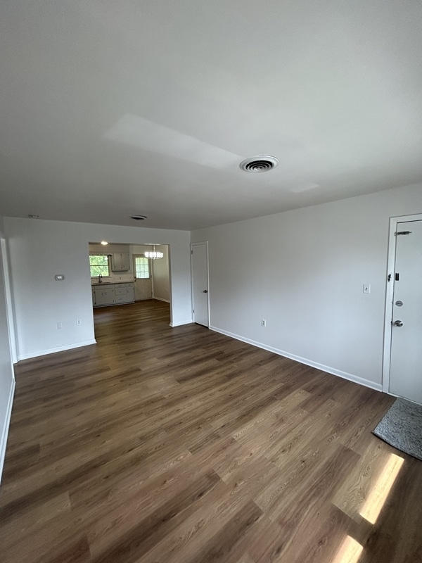 Building Photo - 302 Hillside Dr