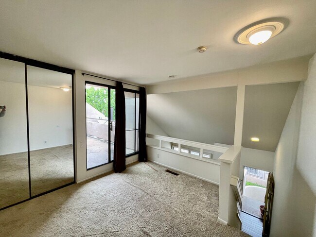 Building Photo - Adorable 1bdrm + loft in Lake Forest