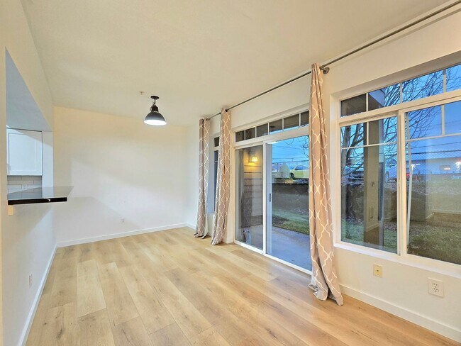 Building Photo - 1 Bedroom 1 Bathroom Condo in Bothell - Pet Friendly!