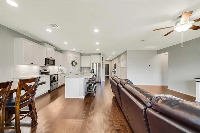 Building Photo - 112 Magna Ln