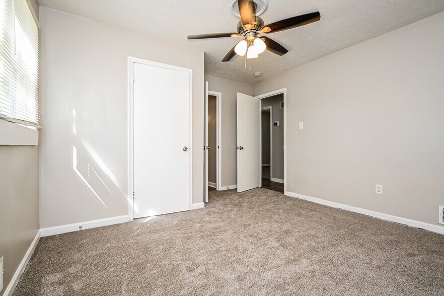 Building Photo - 3074 Menlo Park Dr