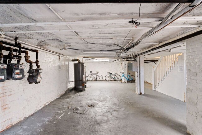 Building Photo - 62 W Cedar St