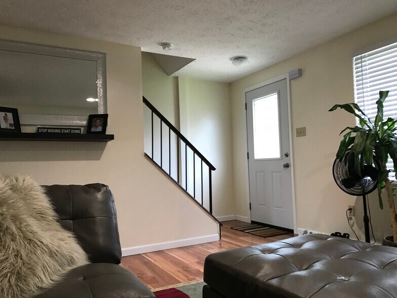 Living3 - 503 Cortland Dr E