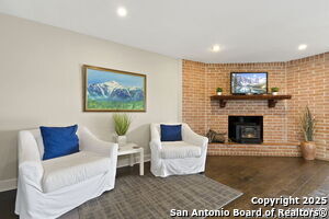 Building Photo - 116 S Gardenview Dr