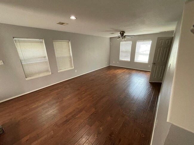 Building Photo - 6906 Woodridge Row Dr