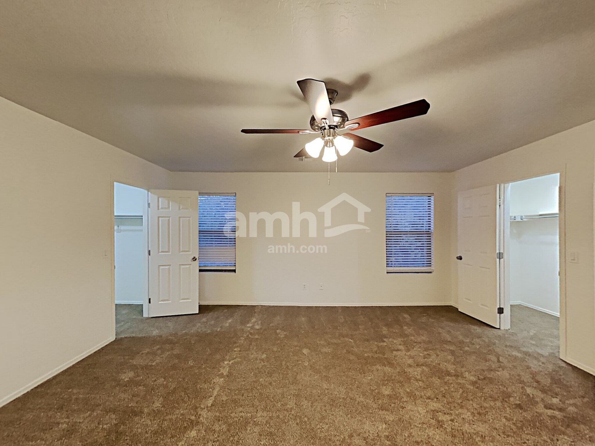 Building Photo - 2862 E Augusta Ave