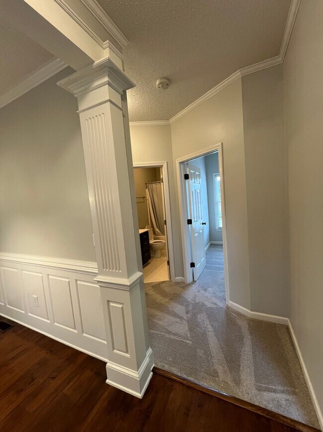 Building Photo - 3BR Home in Heartwood Place with large fen...