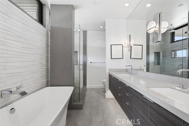 Building Photo - 300 25th St