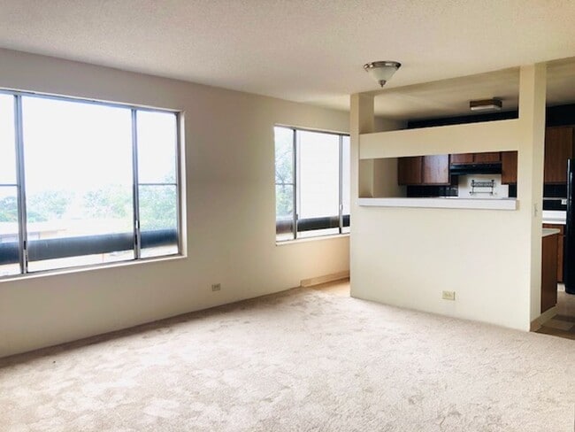 Building Photo - 2 Bedroom, 1 Bathroom and 2 Parking (Paleh...