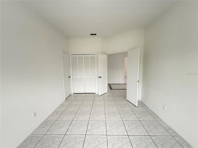 Building Photo - 2401 Rolling Broak Dr