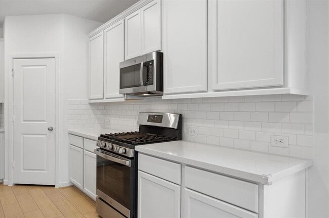 Building Photo - 9514 Du Sable Dr