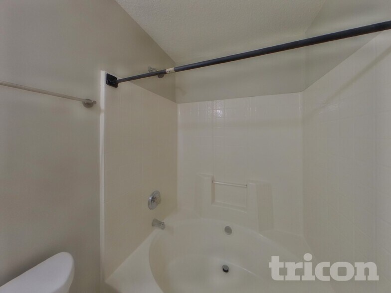 Building Photo - 882 Anchor Way NE