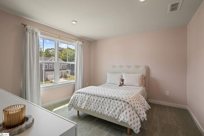 Building Photo - 680 Lady Fern Dr