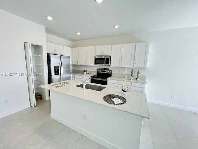 Building Photo - 212 SE Woodbark St