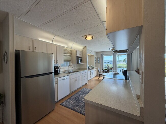 Building Photo - "Charming 2-Bed, 2-Bath Mobile Home Retreat in Harbor Cove!"