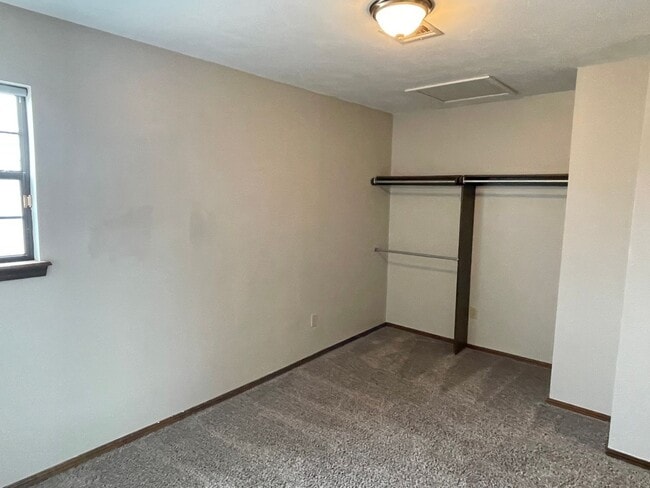 Building Photo - Oversized Three Bedroom with an Office Near Lake Hefner!!