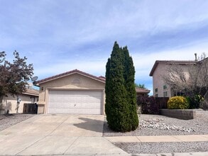 Building Photo - Nice 3 Br, 2 Ba, 2 CG, near Alameda and Louisiana