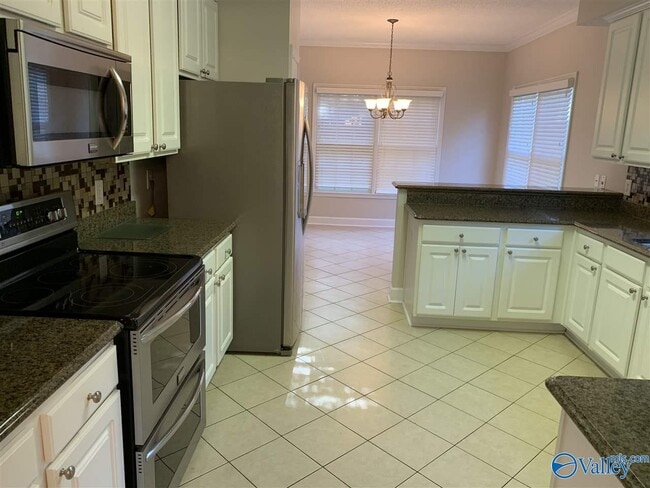 Building Photo - 129 Cannes Dr