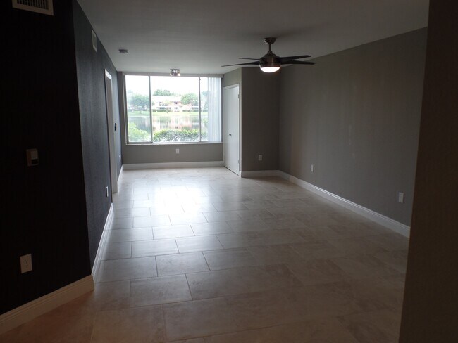 Building Photo - 2820 N Oakland Forest Dr