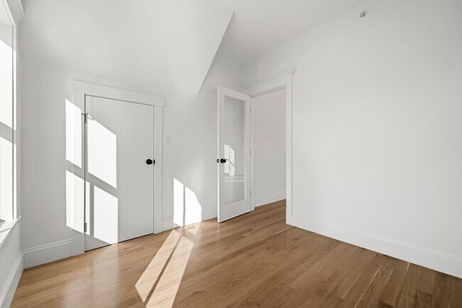 Building Photo - 309 Broadway