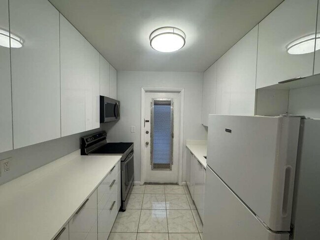 Building Photo - 348 S Federal Hwy