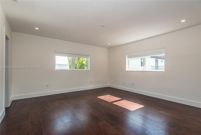 Building Photo - 640 Puerta Ave