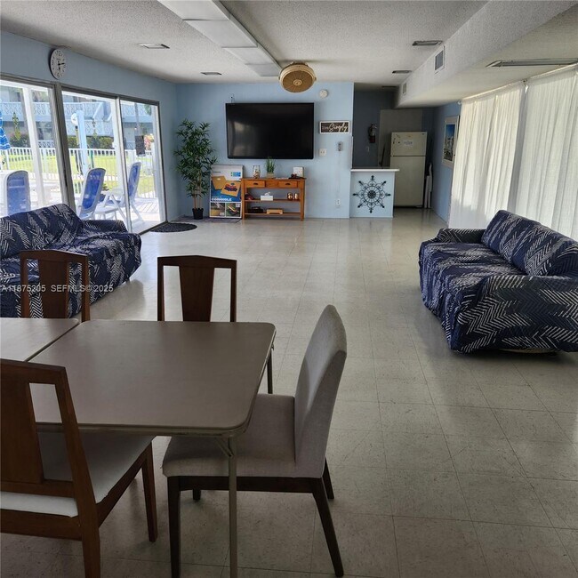 Building Photo - 2170 NE 51st Ct