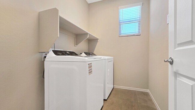 Building Photo - Brand new home!  Convenient to the 303 freeway!