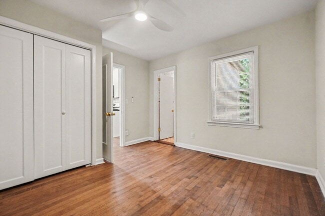 Building Photo - 490 Lynnhaven Dr SW