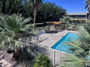 Building Photo - Raintree Garden Apartments