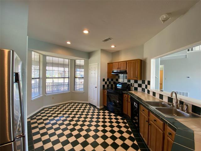 Building Photo - 2313 Roanoke Cir