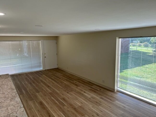 Building Photo - 1-Bedroom, 1-Bathroom Apartment -- SUBLET ...