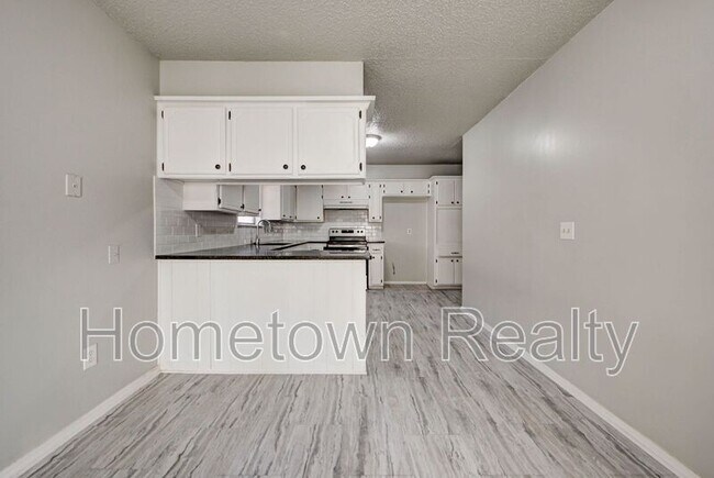 Building Photo - 605 W Clarke St