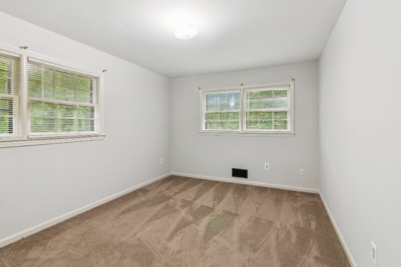 Building Photo - 2600 Lantern Ln