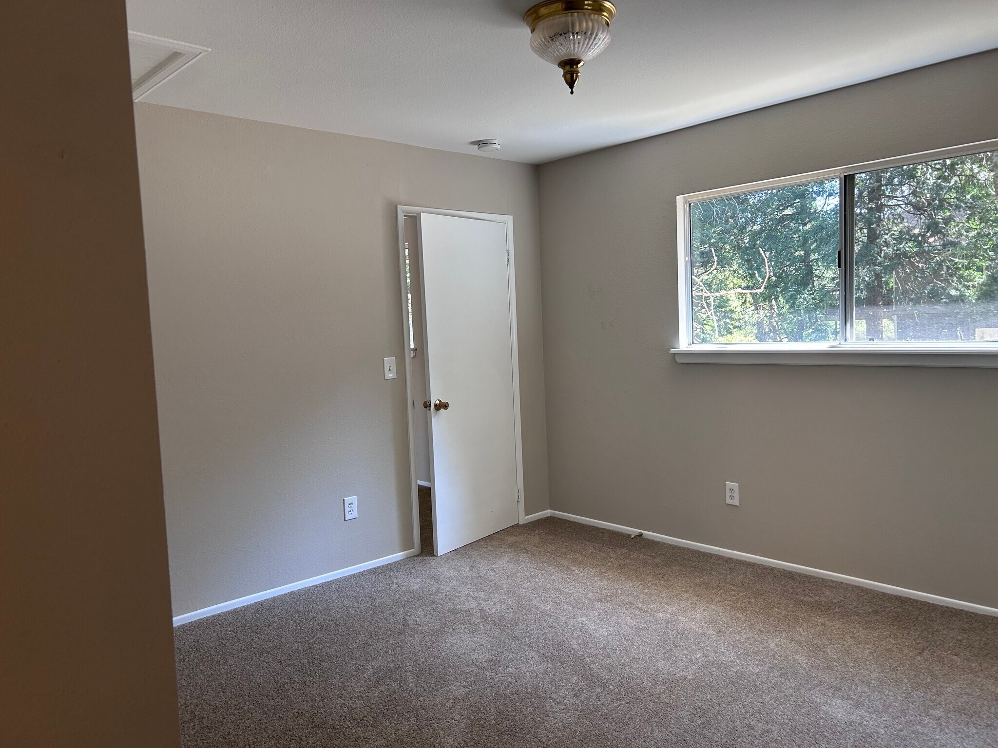 Building Photo - 398 Dunant Dr
